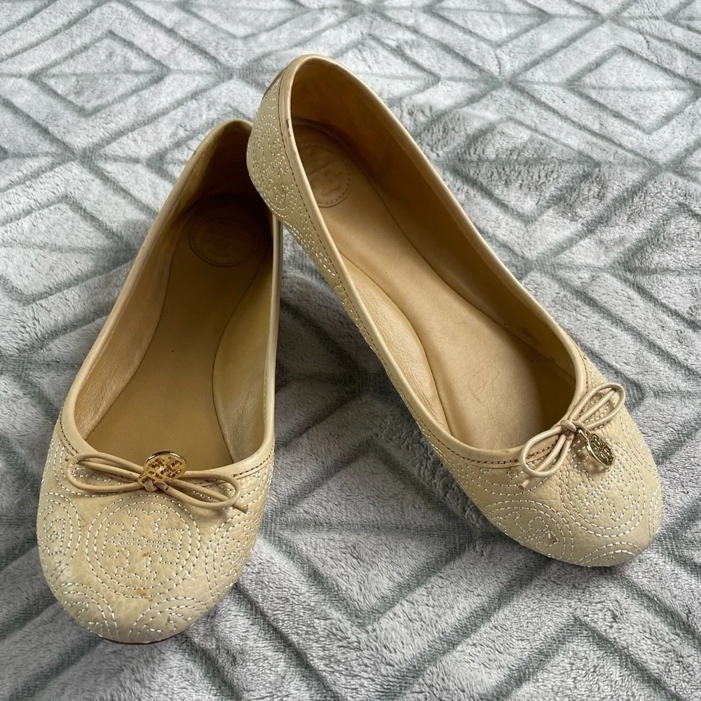 Tory Burch leather ballet flats with embroidered logo size 7.5